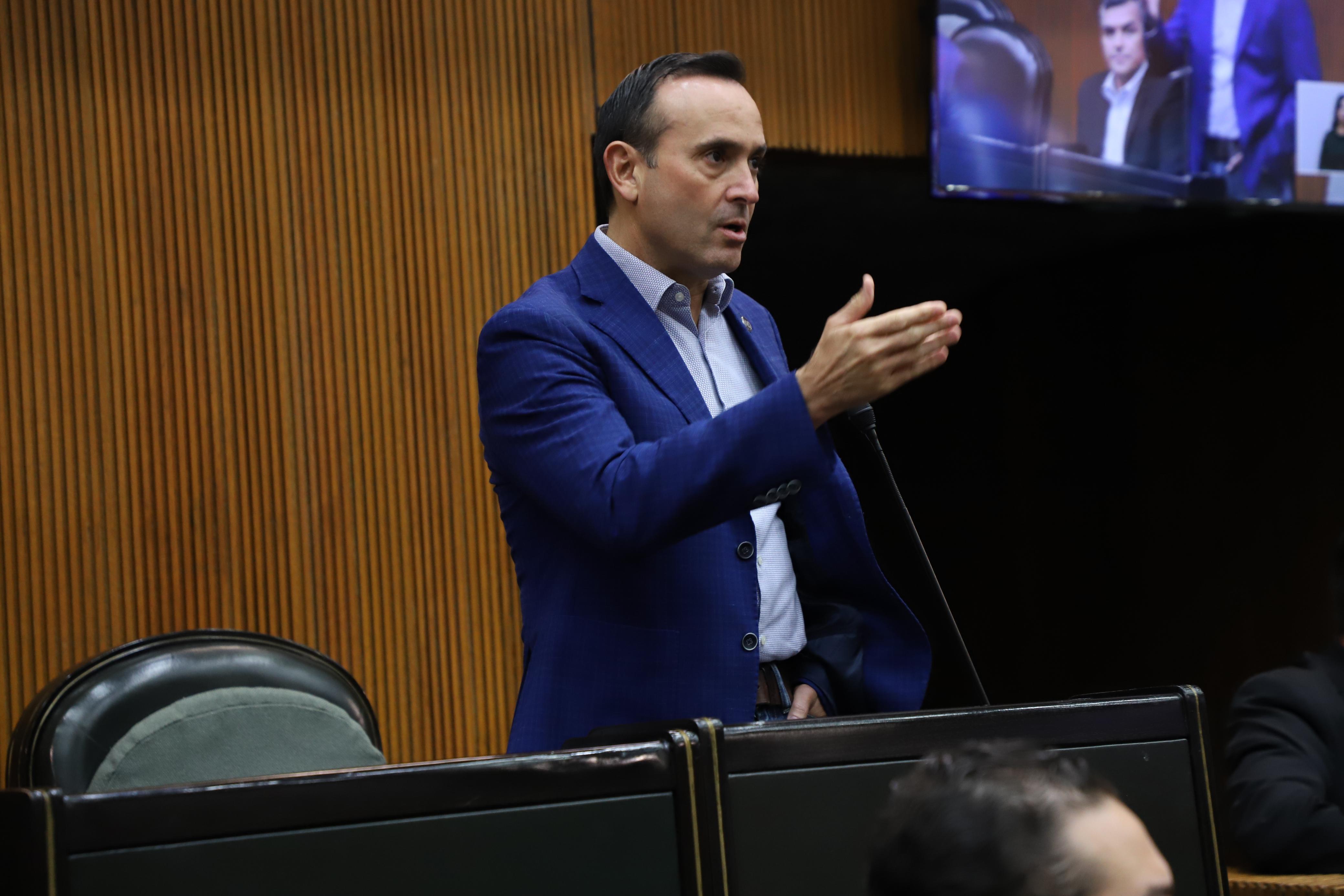 GOBERNADOR Y MC INTENTAN COMPRAR DIPUTADOS DE LA NUEVA LEGISLATURA. - CARLOS DE LA FUENTE.