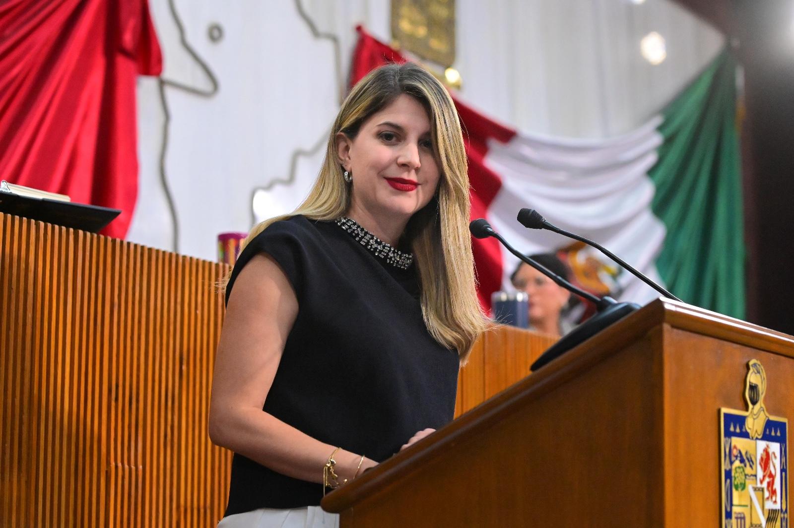 Melisa Peña solicita la reconstrucción de la Carretera Monclova