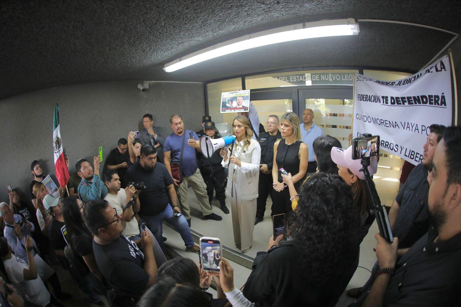 LORENA DE LA GARZA RECIBE A TRABAJADORES DEL PODER JUDICIAL EN EL CONGRESO